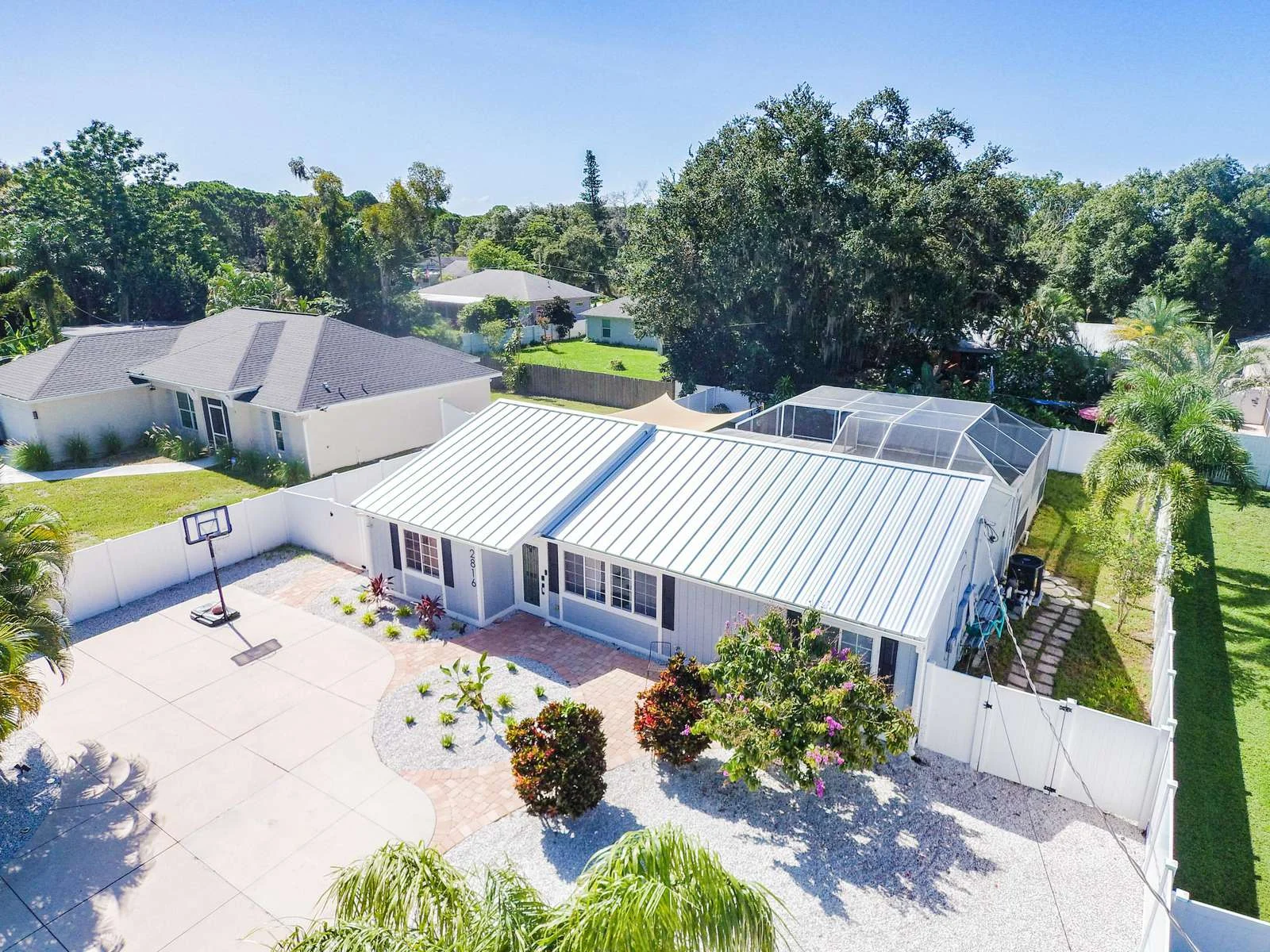 Aerial view of Sealand and driveway